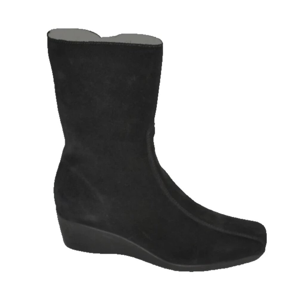 La CANADIENNE Classic Black Suede Wedges